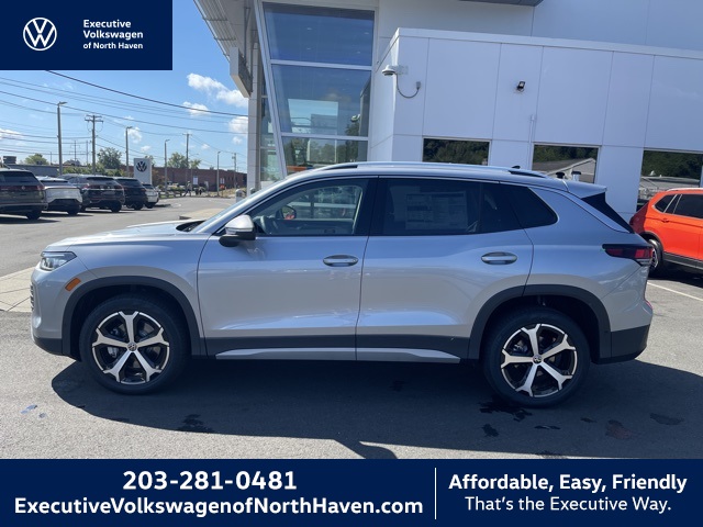 2025 Volkswagen Tiguan SE's photo