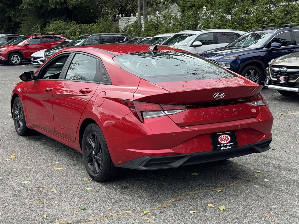 2023 Hyundai Elantra SEL photo 4