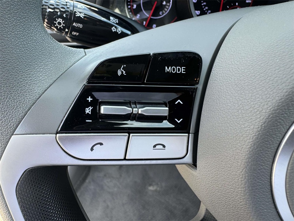 2023 Hyundai Elantra SE photo 18