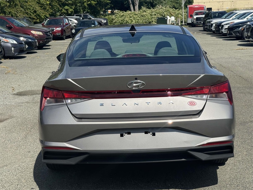 2023 Hyundai Elantra SE photo 5