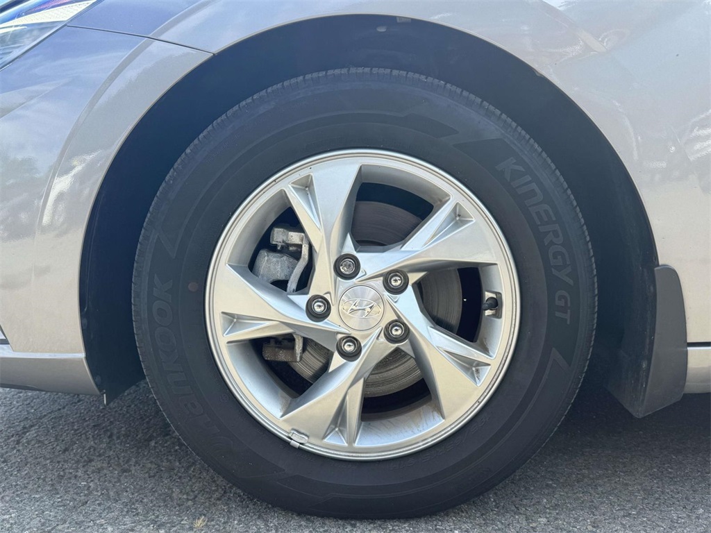 2023 Hyundai Elantra SE photo 9