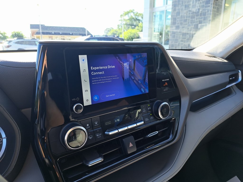 2023 Toyota Highlander LE SUV FWD 13