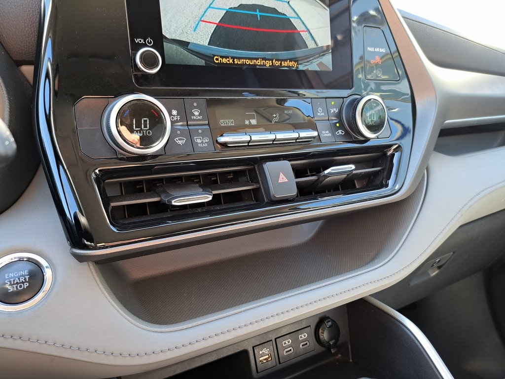 2023 Toyota Highlander LE SUV FWD 15