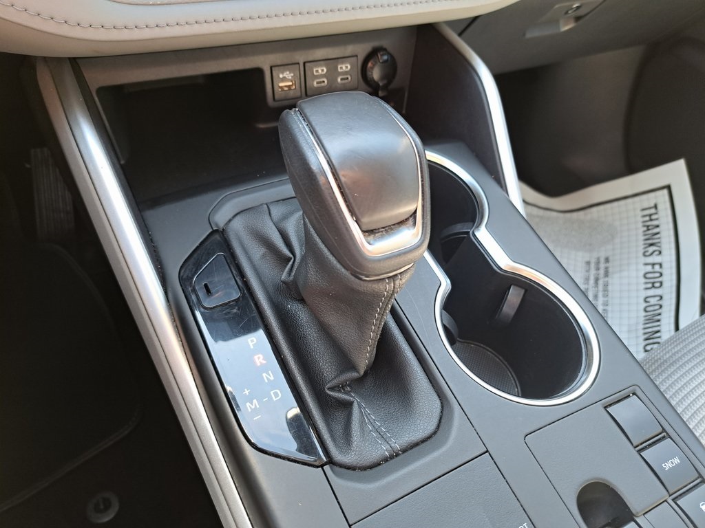 2023 Toyota Highlander LE SUV FWD 17