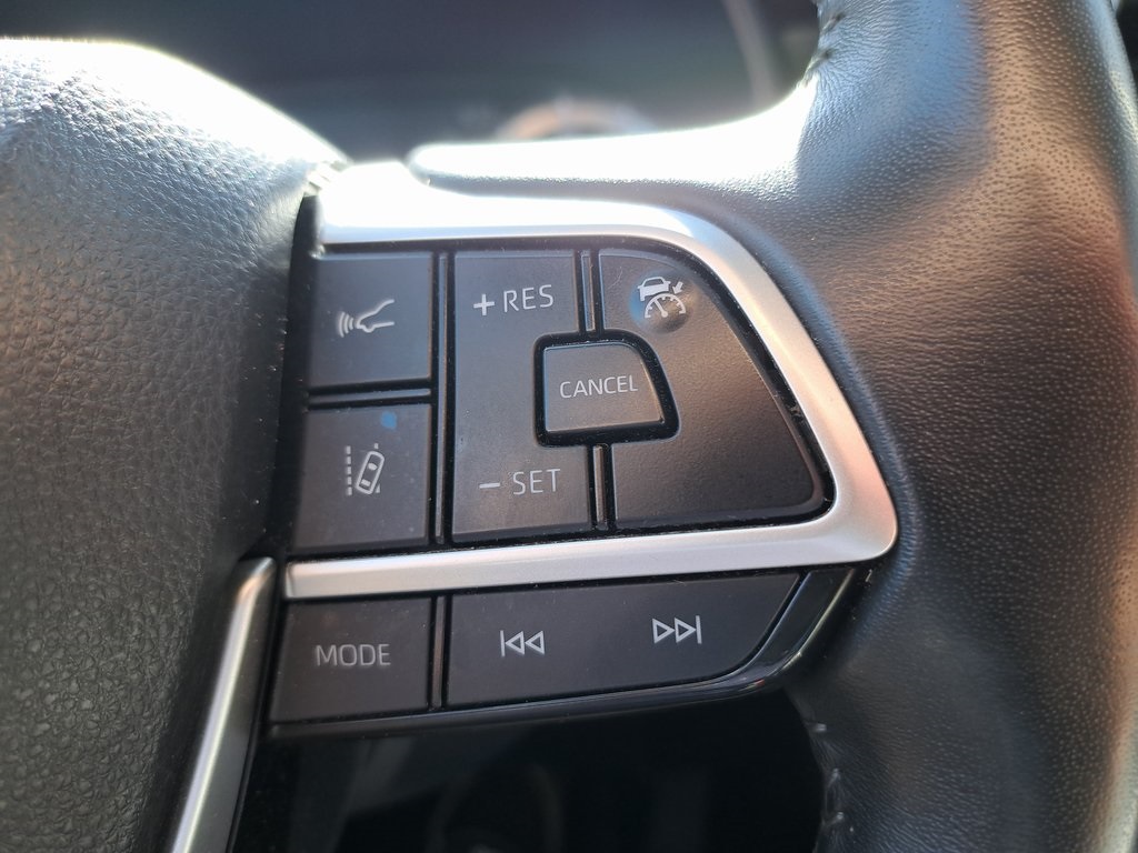2023 Toyota Highlander LE SUV FWD 20