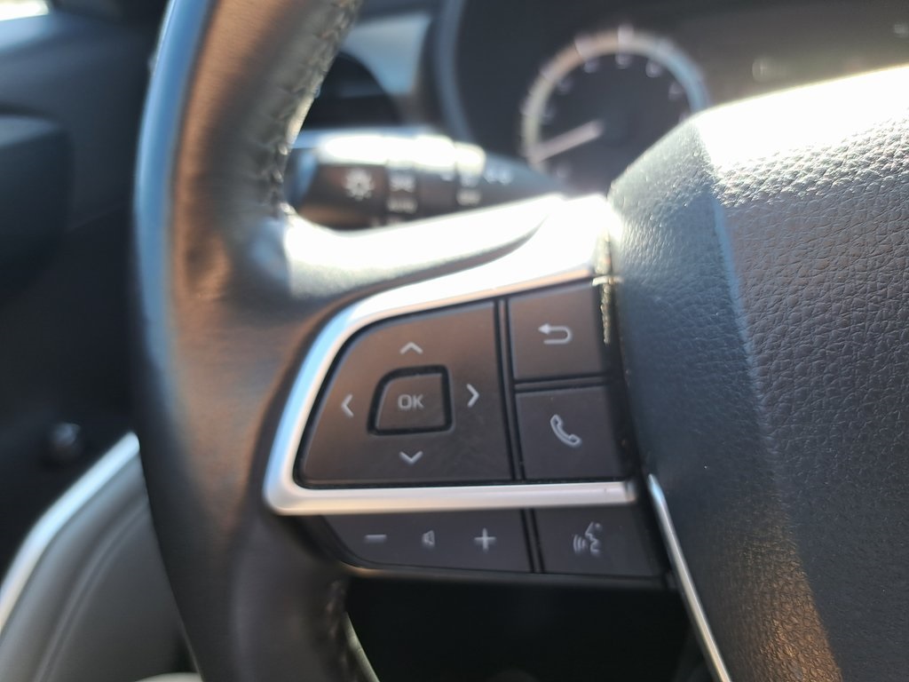 2023 Toyota Highlander LE SUV FWD 21