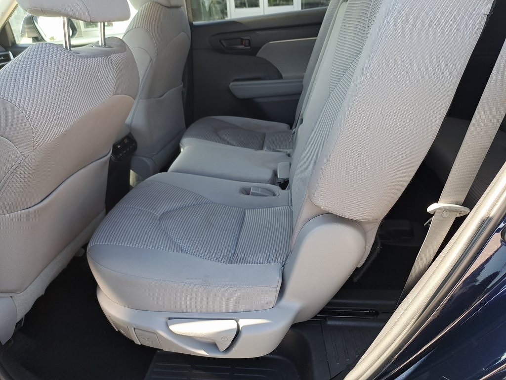 2023 Toyota Highlander LE SUV FWD 26