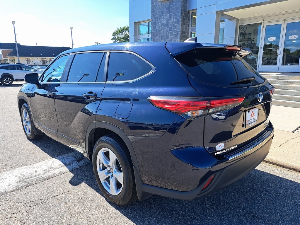 2023 Toyota Highlander LE SUV FWD 4
