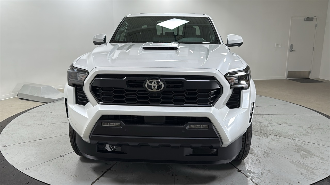 2025 Toyota Tacoma TRD Sport Double Cab photo 2