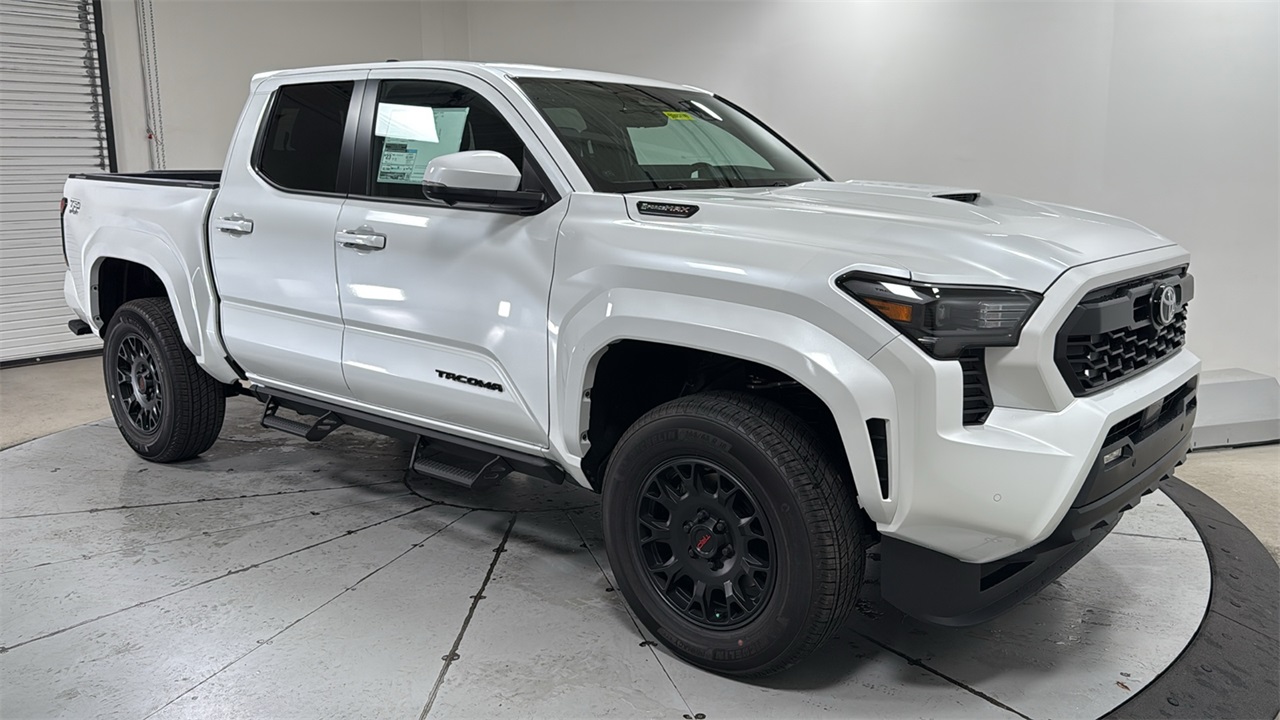 2025 Toyota Tacoma TRD Sport Double Cab photo 3