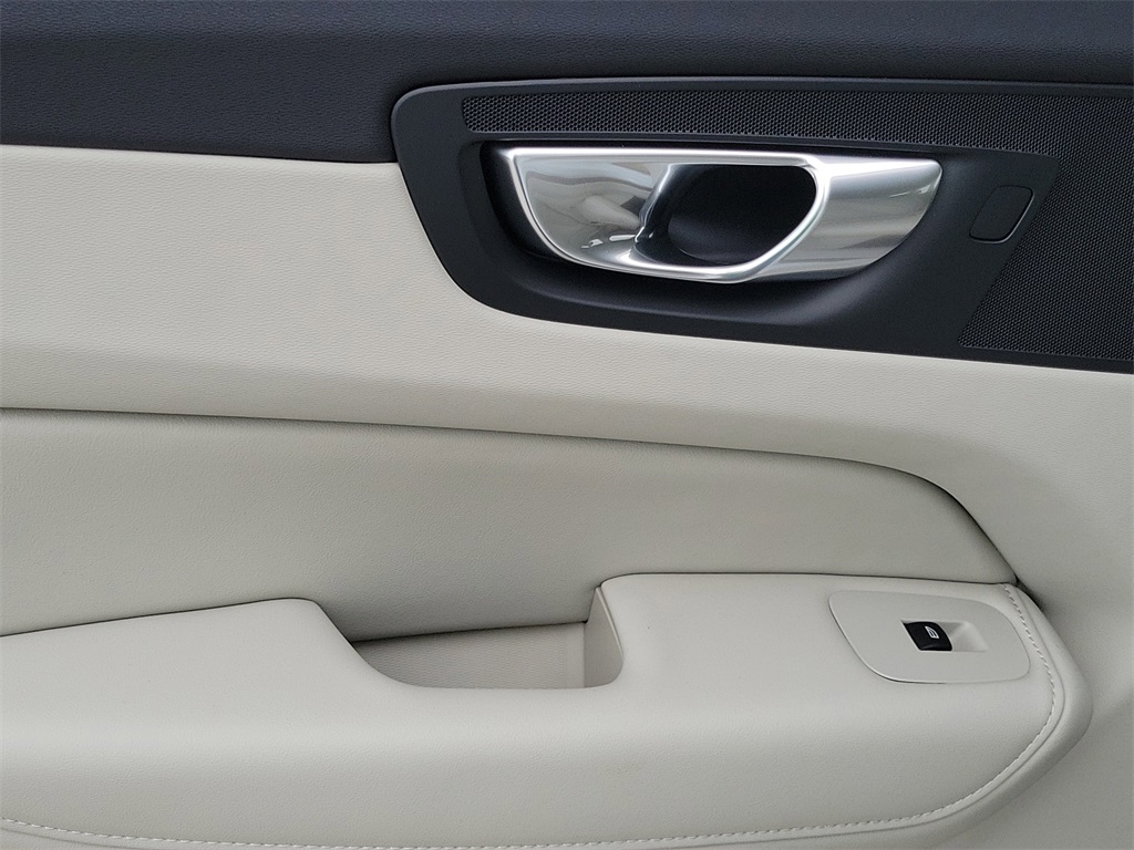 new 2026 Volvo XC60 Plug-In Hybrid car, priced at $72,735