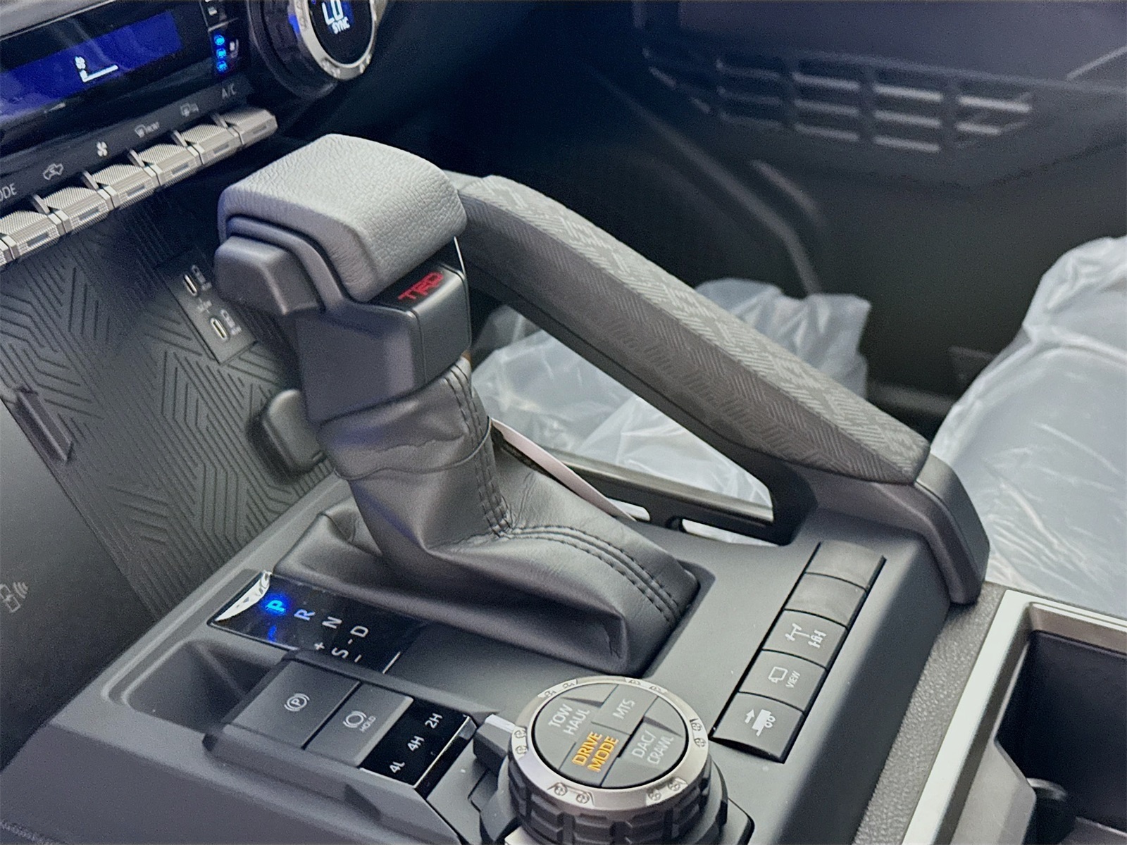 2025 Toyota Tacoma TRD Off-Road Double Cab photo 10