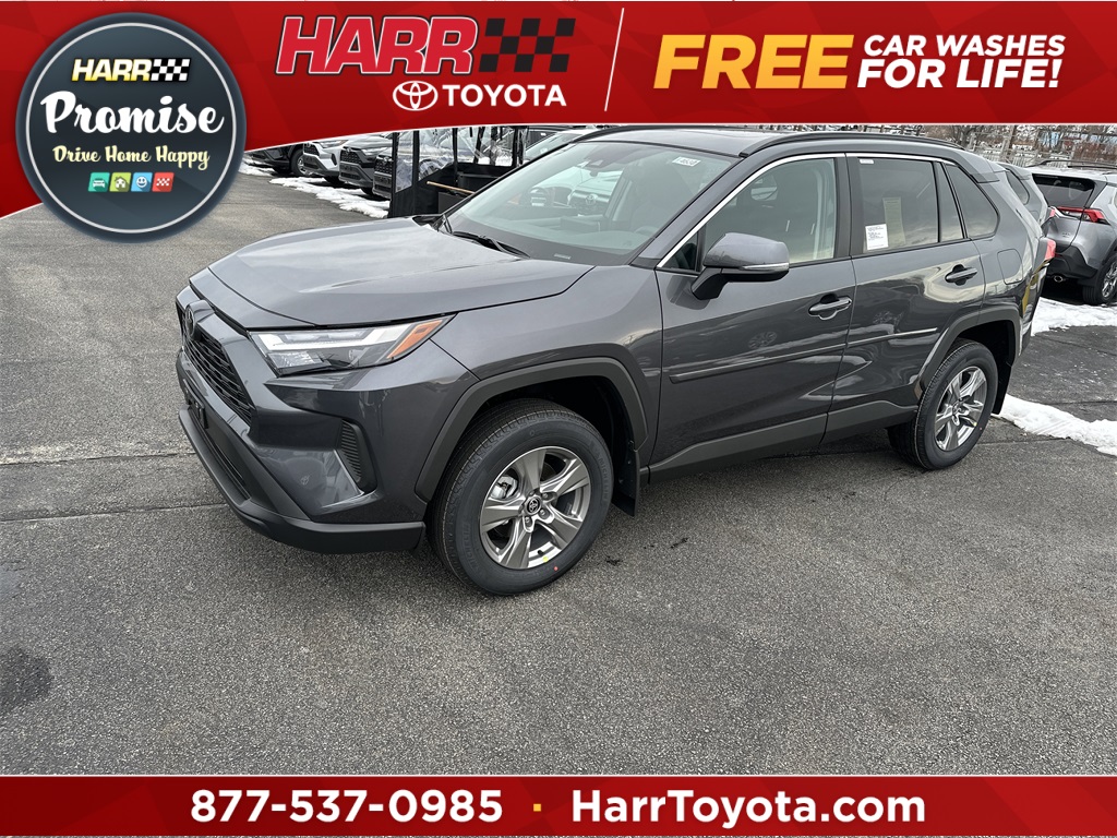 2025 Toyota RAV4 XLE's photo