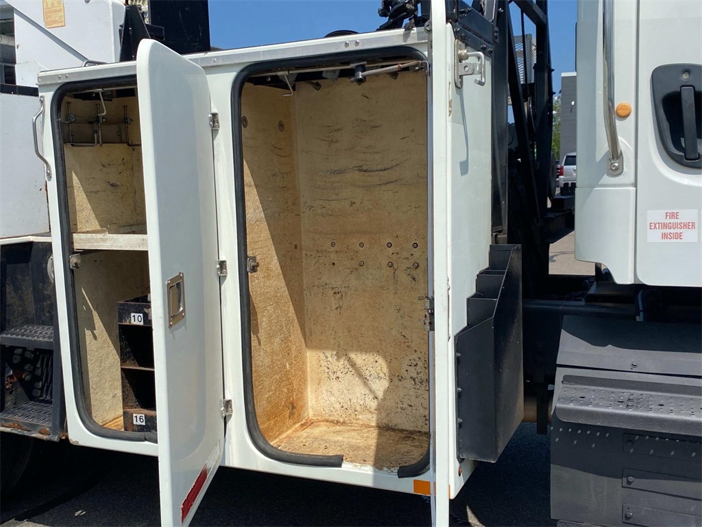 2015 White Freightliner 180SD Bucket/Boom ALTEC