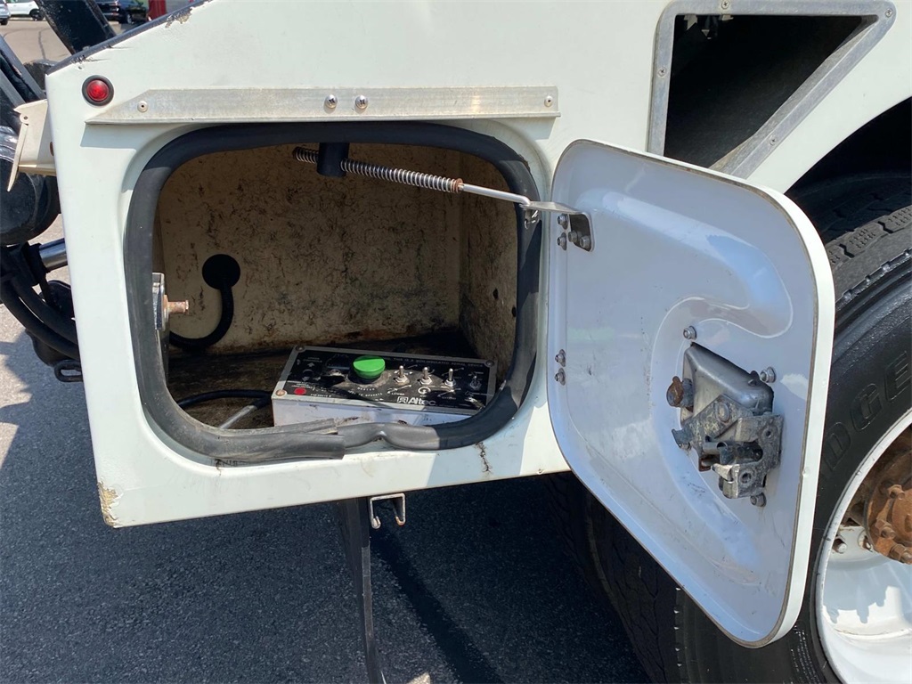 2015 White Freightliner 180SD Bucket/Boom ALTEC