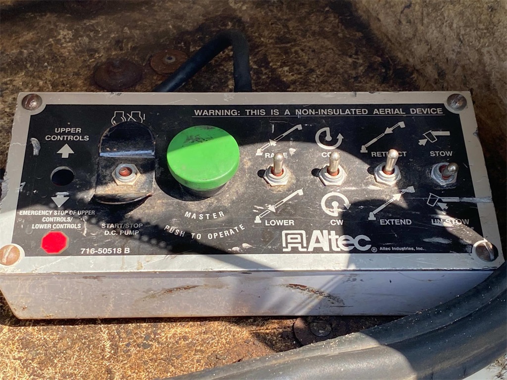 2015 White Freightliner 180SD Bucket/Boom ALTEC
