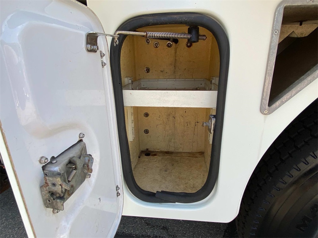 2015 White Freightliner 180SD Bucket/Boom ALTEC