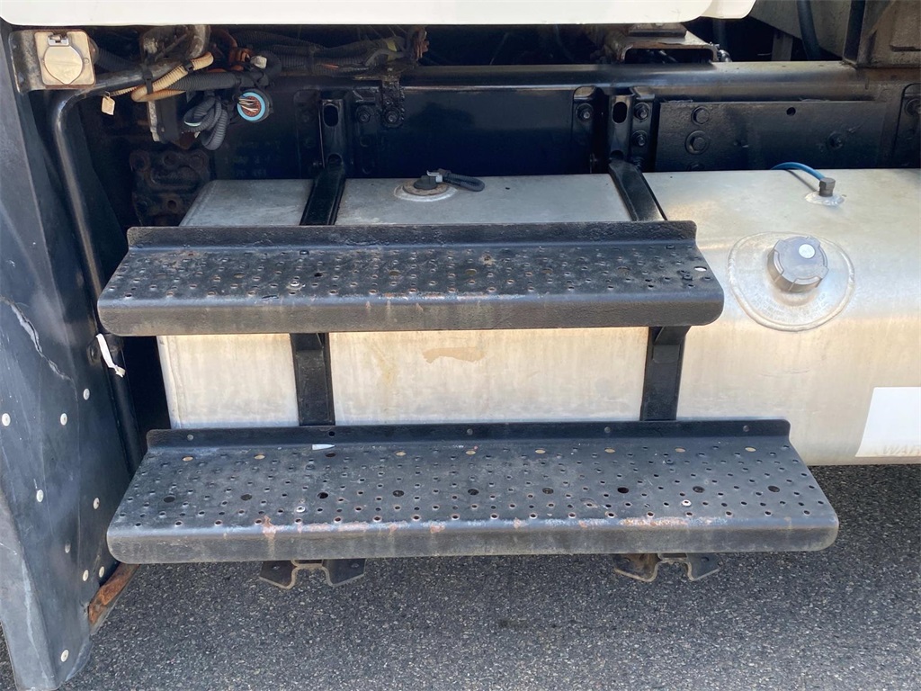2015 White Freightliner 180SD Bucket/Boom ALTEC