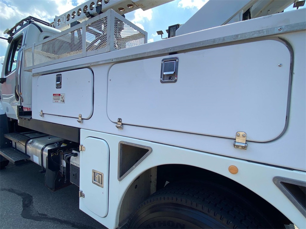 2015 White Freightliner 180SD Bucket/Boom ALTEC