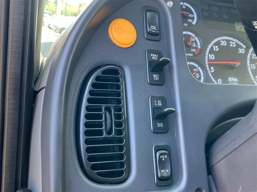 2015 White Freightliner 180SD Bucket/Boom ALTEC