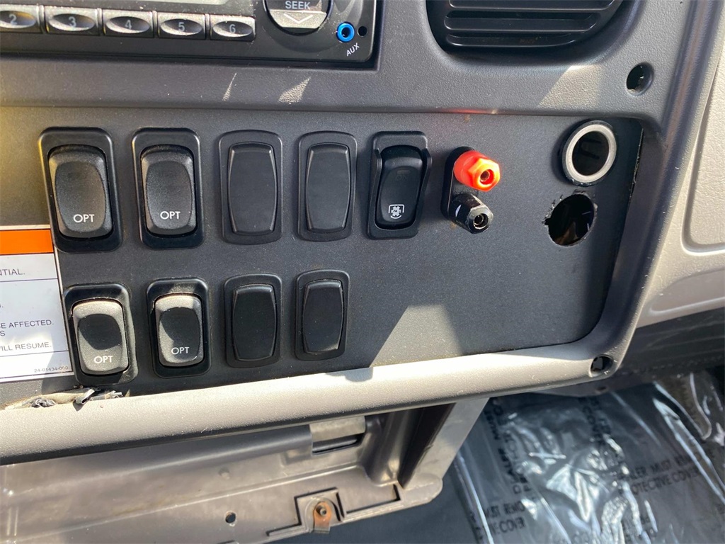 2015 White Freightliner 180SD Bucket/Boom ALTEC
