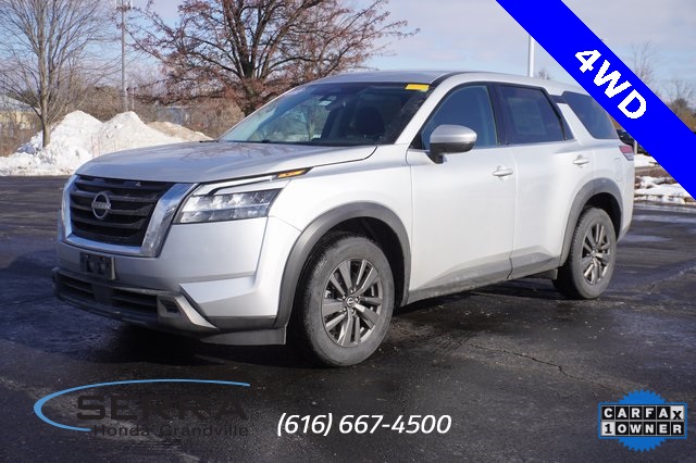 2022 Nissan Pathfinder S's photo