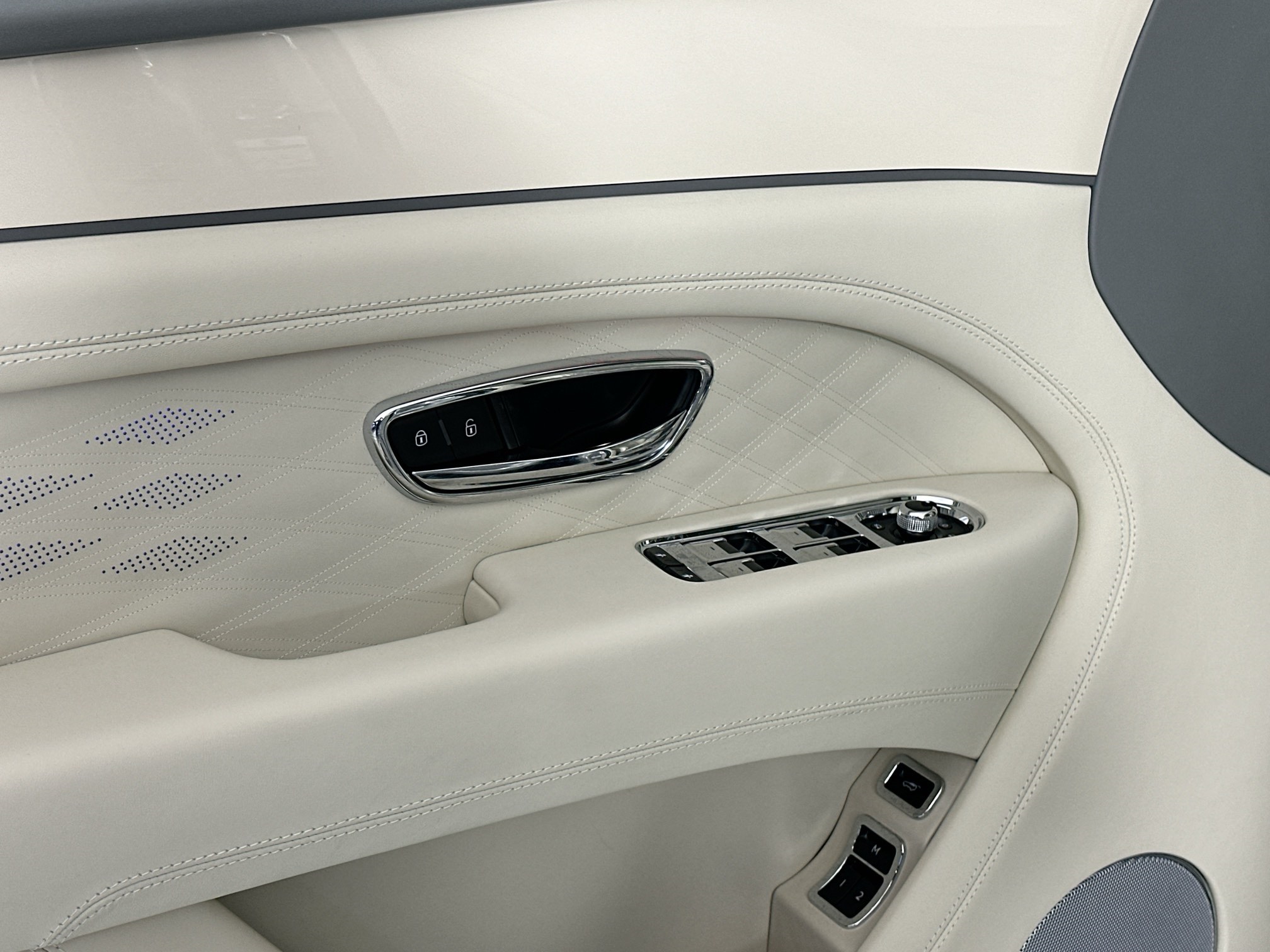 new 2025 Bentley Bentayga car