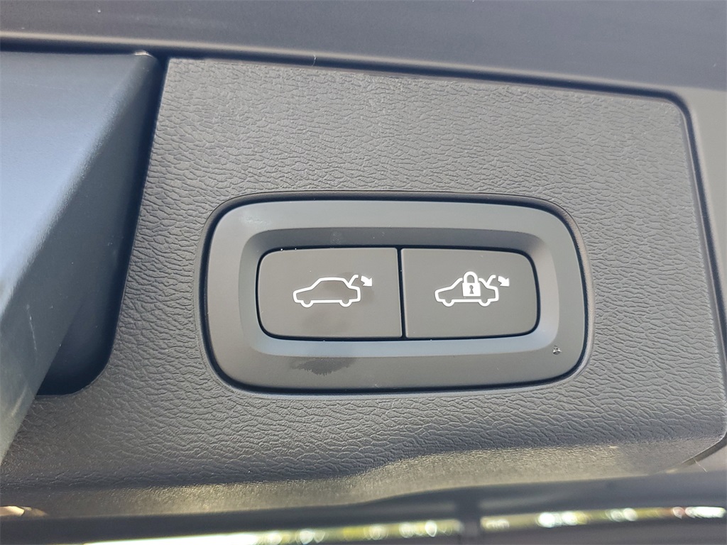 used 2023 Volvo XC60 car, priced at $31,495