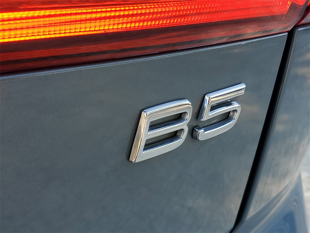 used 2023 Volvo XC60 car, priced at $31,495