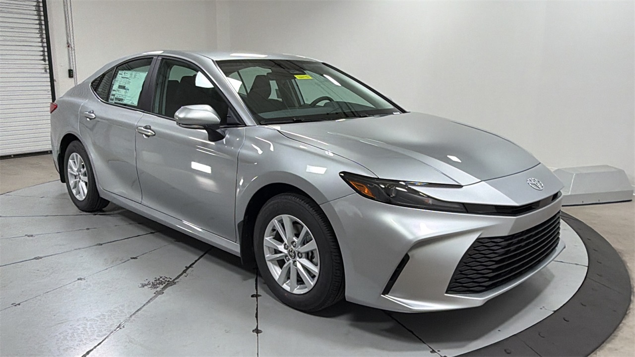 2026 Toyota Camry LE photo 3
