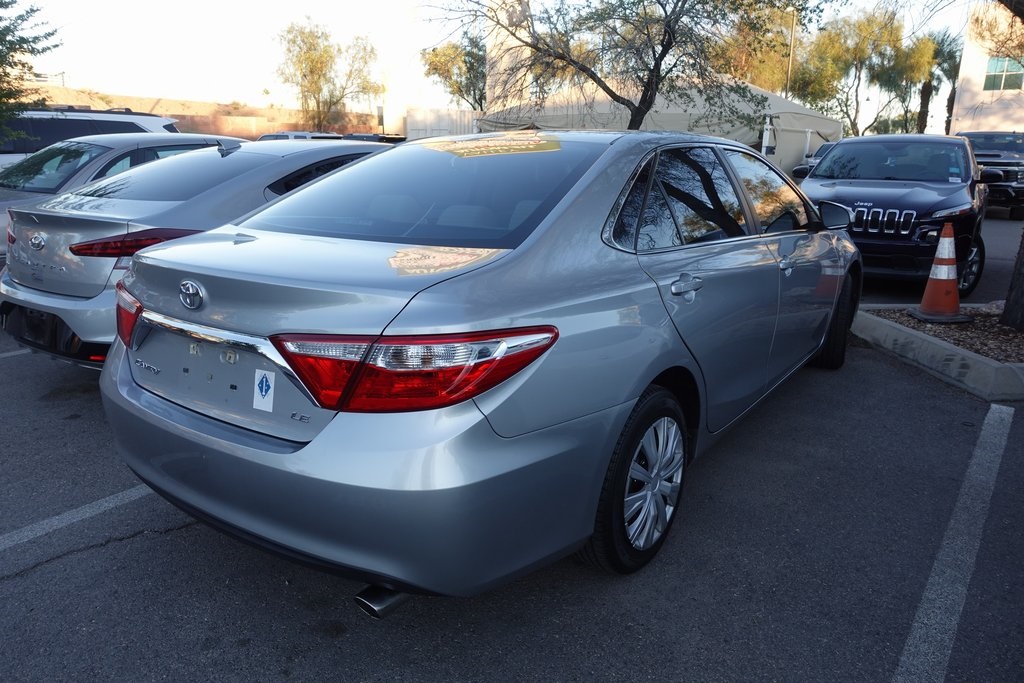 2016 Toyota Camry LE photo 3