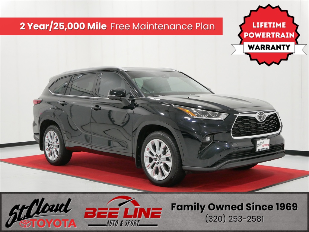 2023 Toyota Highlander Limited's photo