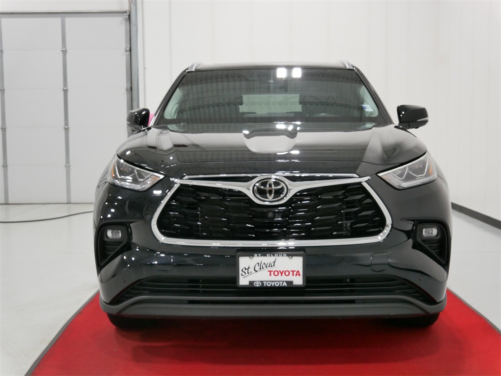 Used 2023 Toyota Highlander Limited with VIN 5TDKDRBH8PS526601 for sale in Waite Park, Minnesota