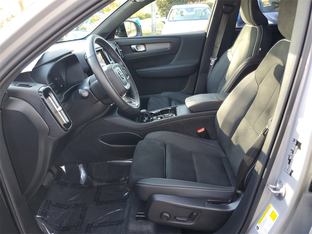 used 2025 Volvo XC40 car, priced at $30,995