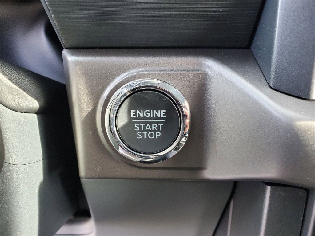 2025 Ford F-150 XLT photo 14