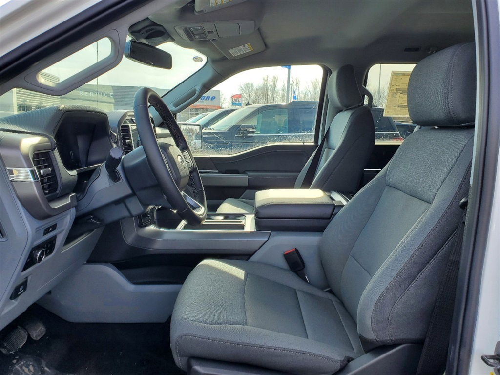 2025 Ford F-150 XLT photo 6