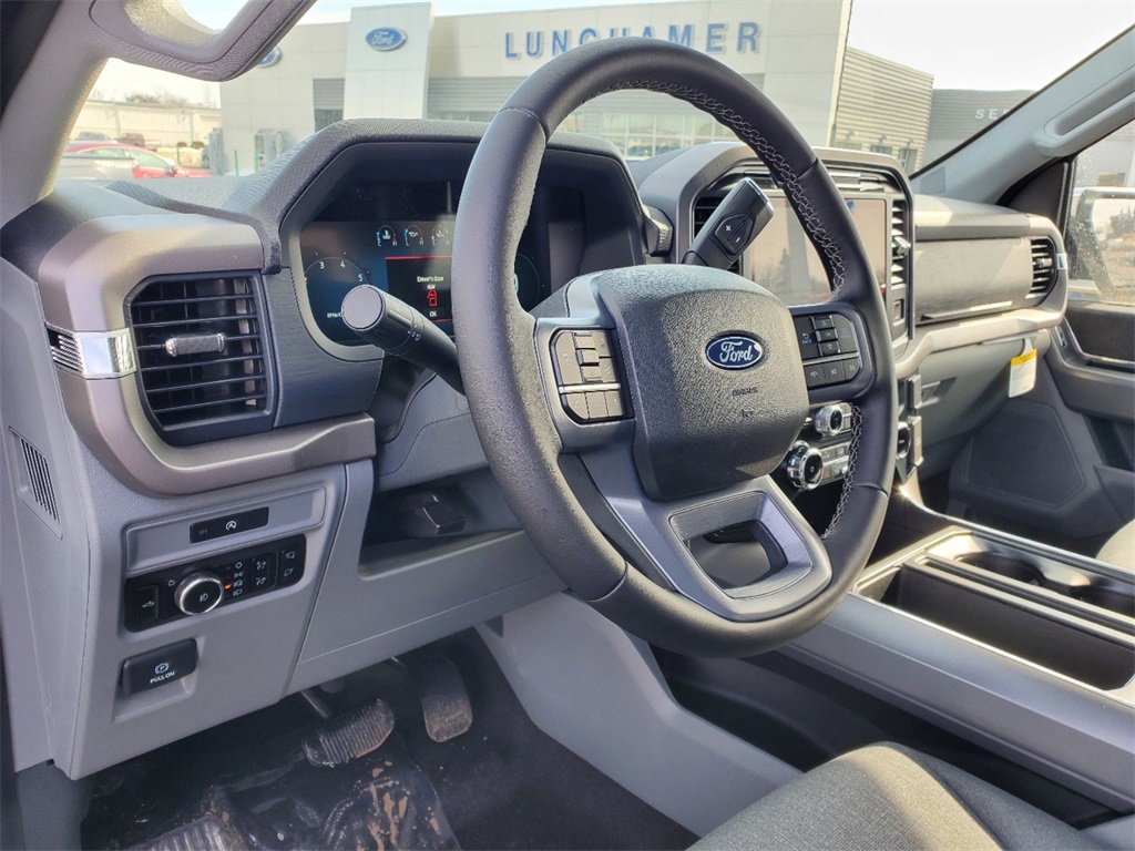 2025 Ford F-150 XLT photo 8