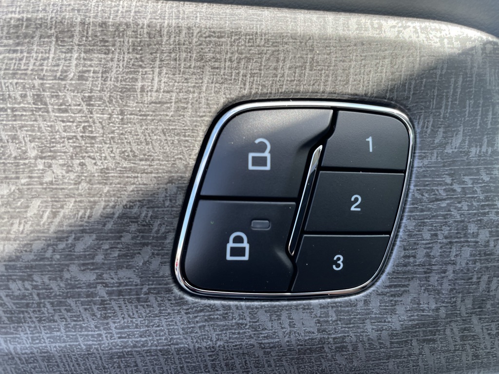 2025 Ford Explorer Platinum photo 16