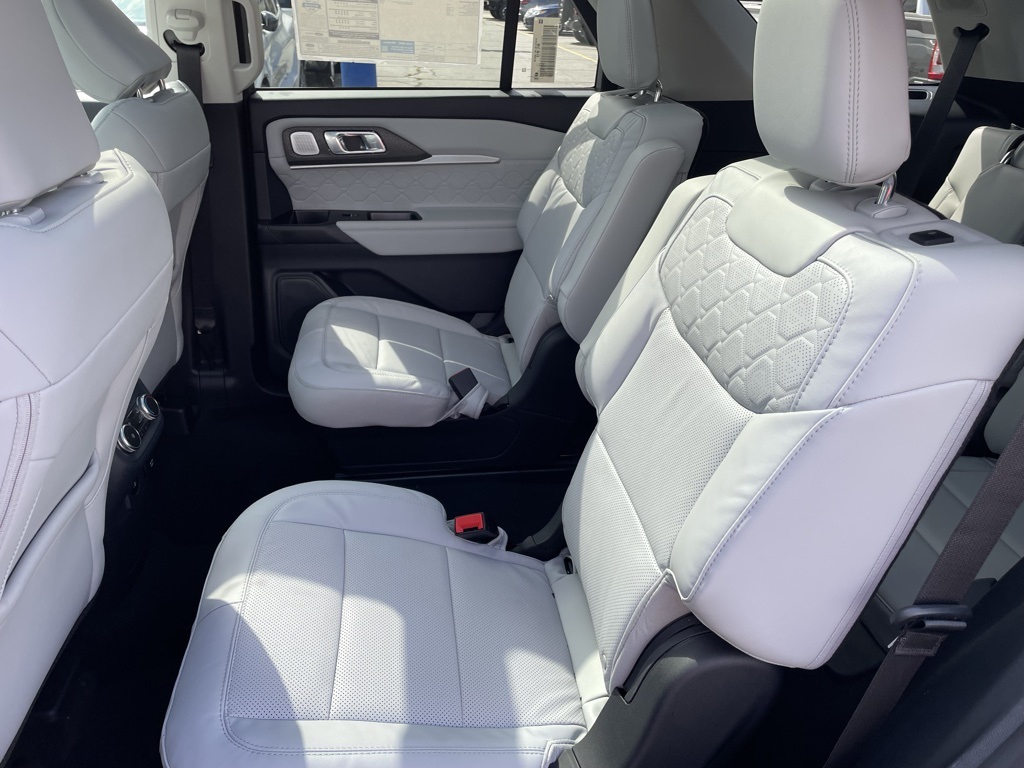 2025 Ford Explorer Platinum photo 18