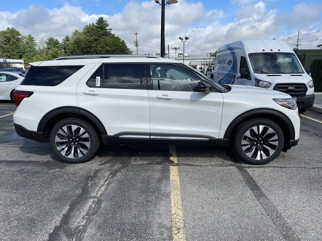 2025 Ford Explorer Platinum photo 2