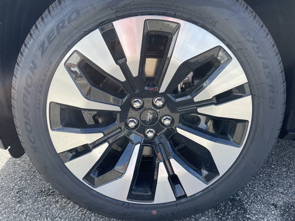 2025 Ford Explorer Platinum photo 4
