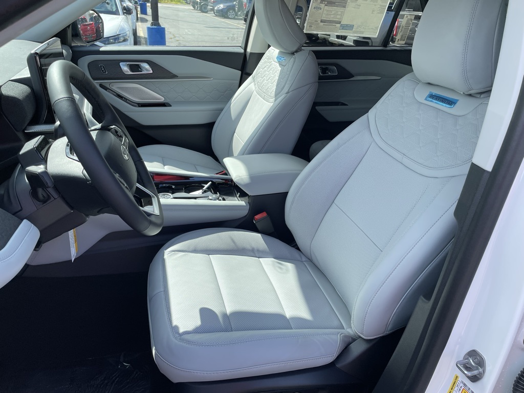 2025 Ford Explorer Platinum photo 6