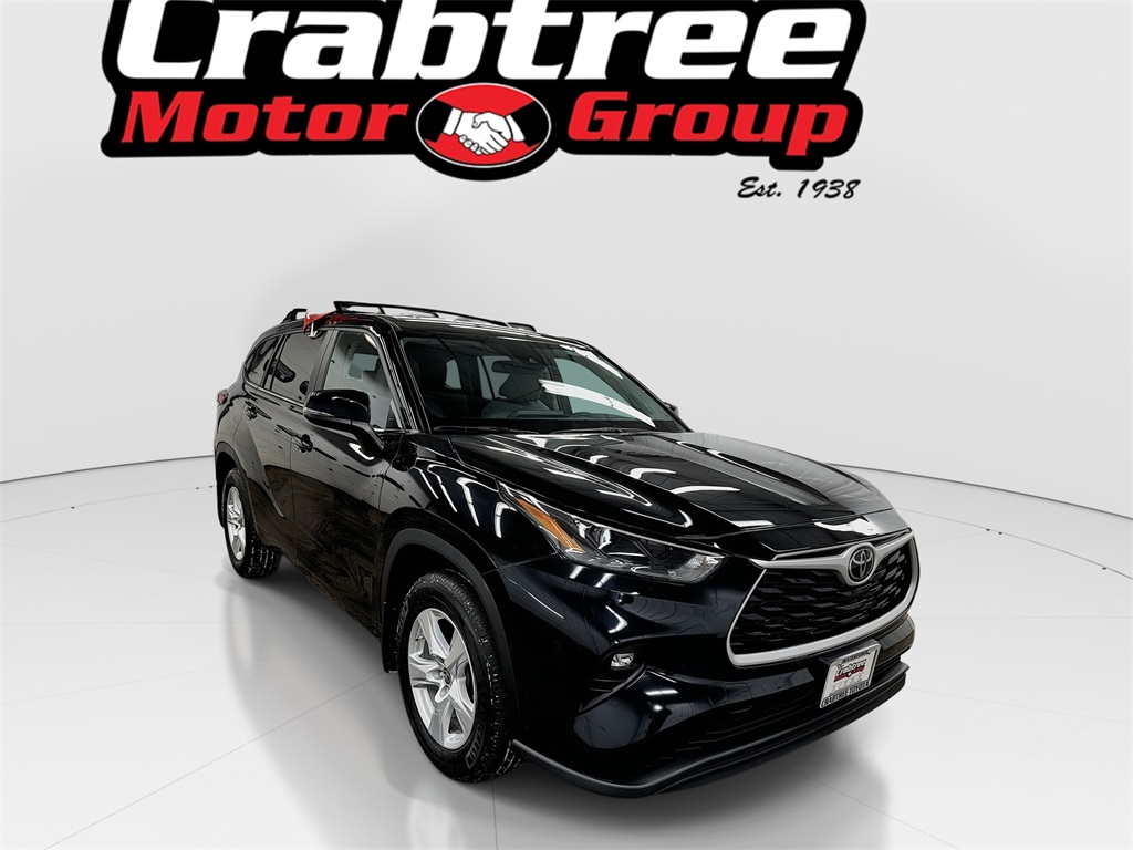 2024 Toyota Highlander LE's photo