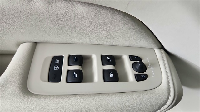 new 2026 Volvo XC60 Plug-In Hybrid car, priced at $79,610