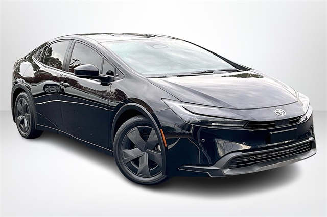 2023 Toyota Prius LE's photo