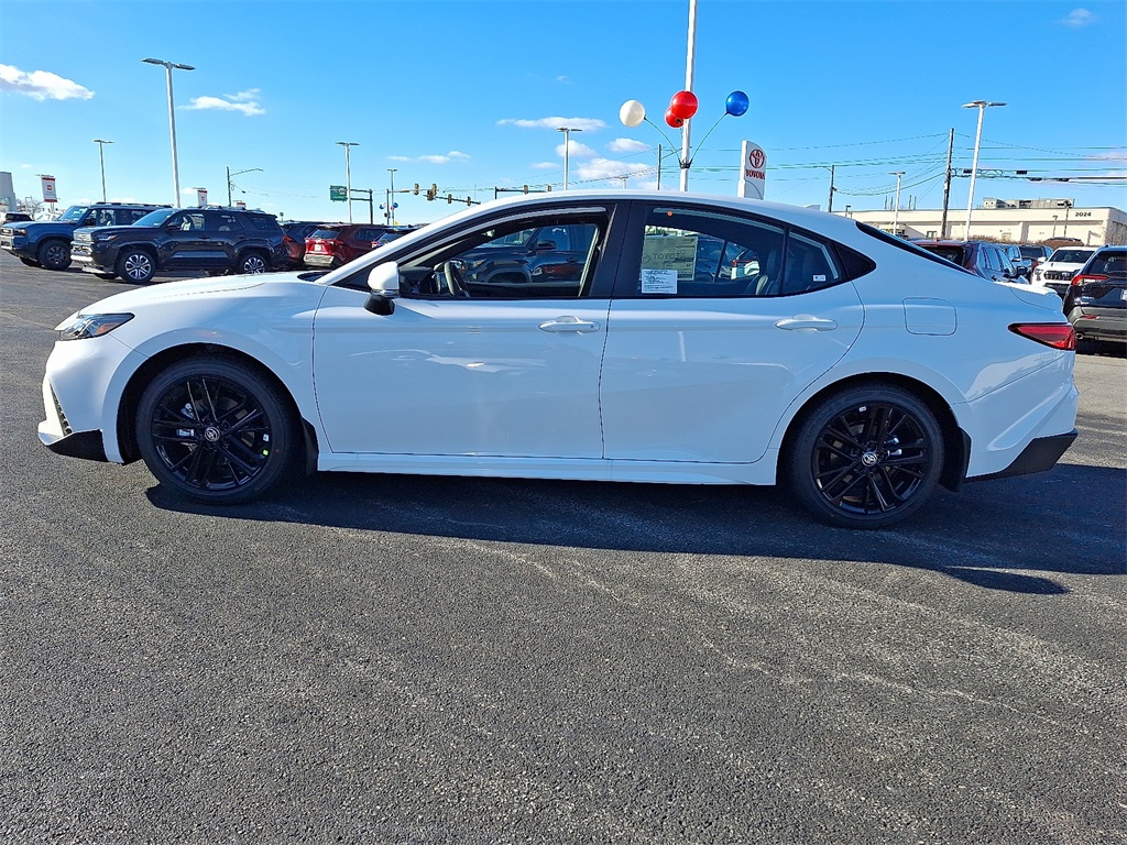 2026 Toyota Camry SE photo 4