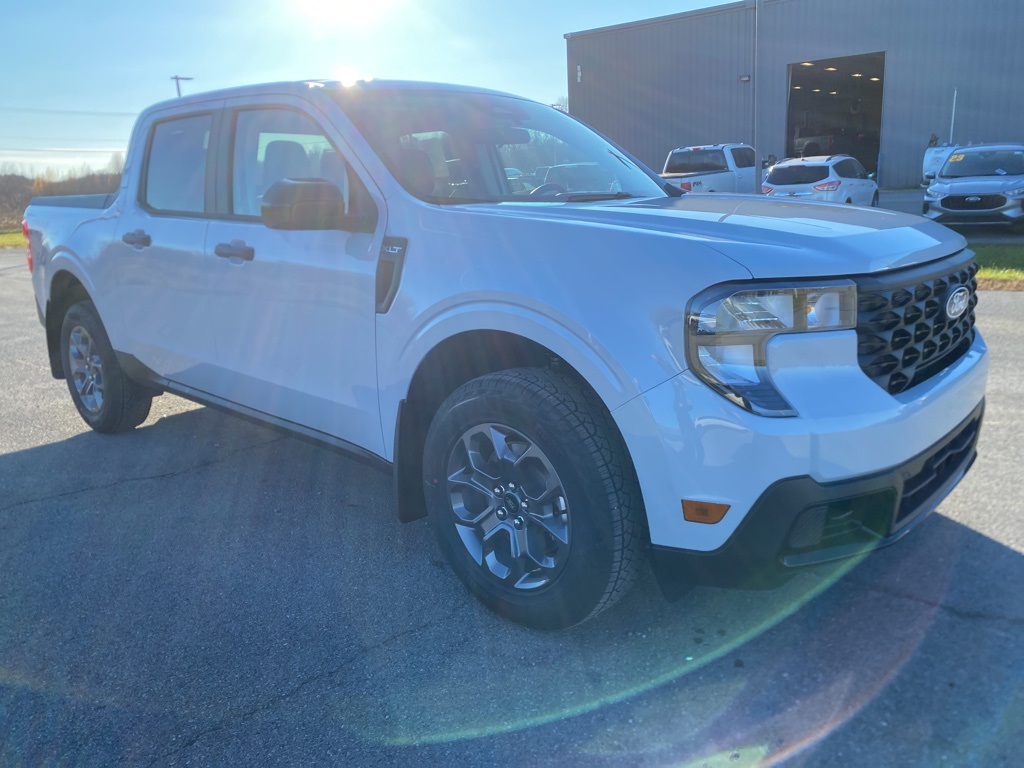 2025 Ford Maverick XLT photo 2
