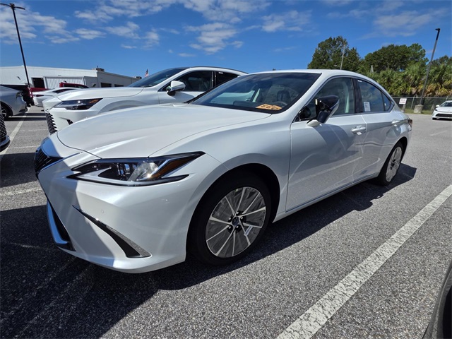 2025 Lexus ES 300h 300h