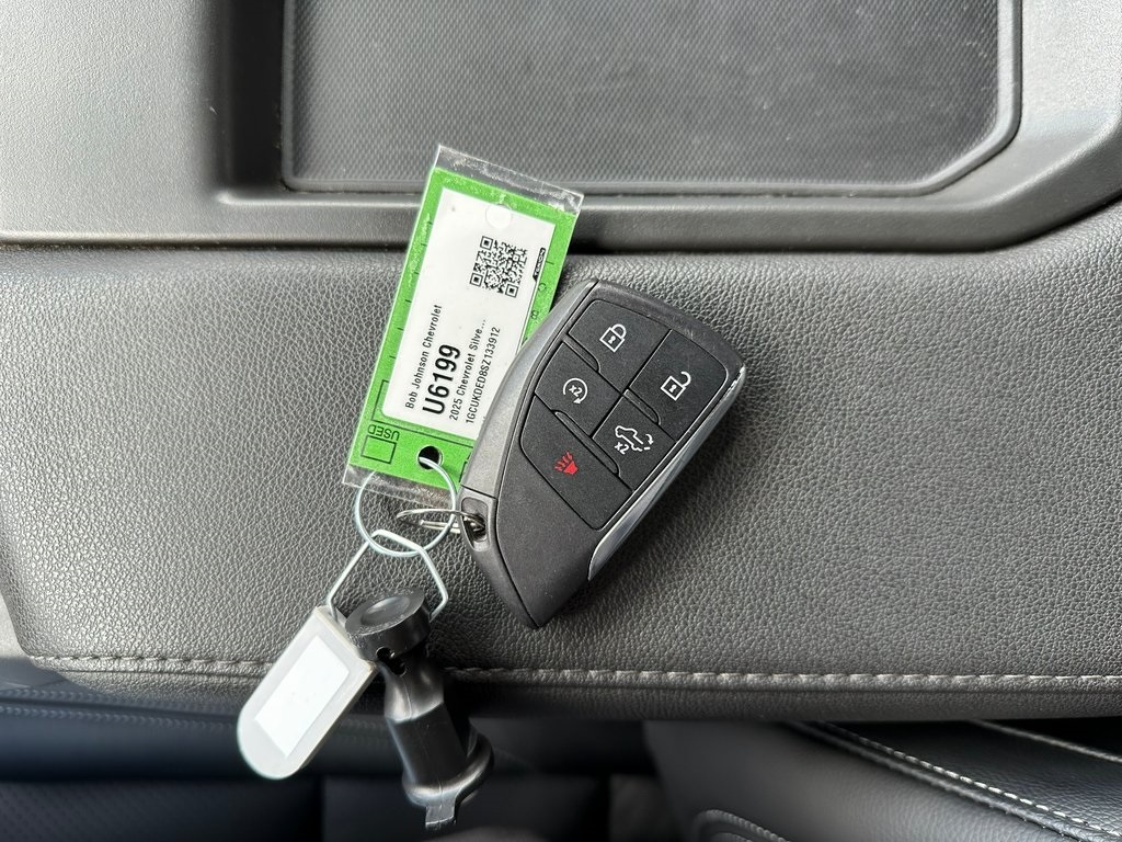 2025 Chevrolet Silverado 1500 LT photo 3