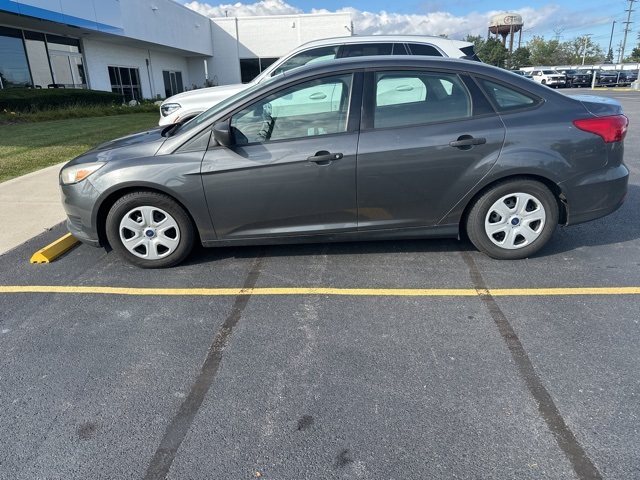 2018 Ford Focus S photo 2